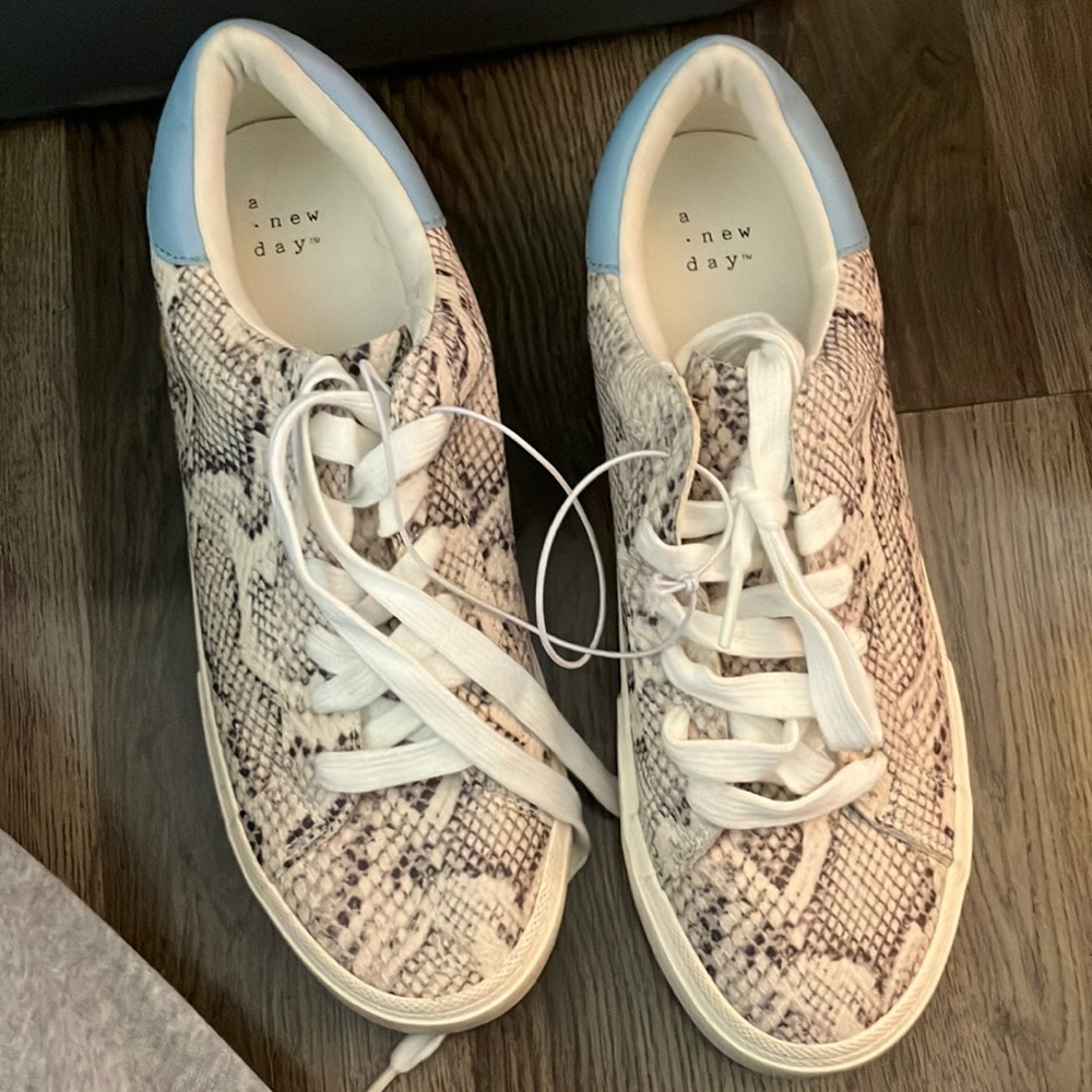 Women’s snake print shoes